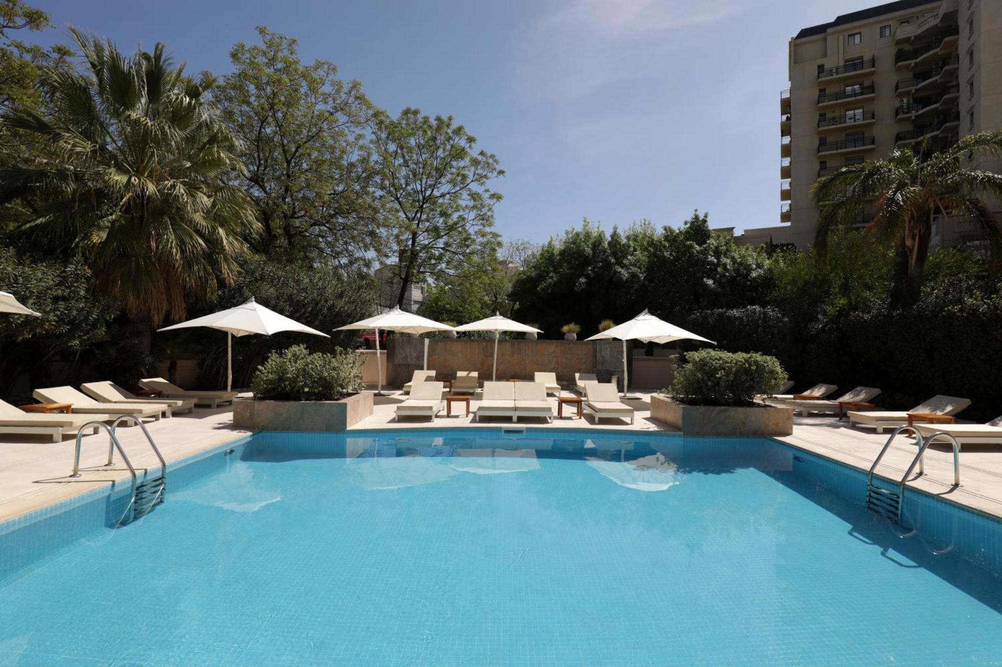 Park Hyatt Mendoza Hotel, Casino&Spa Kültér fotó The pool at the hotel