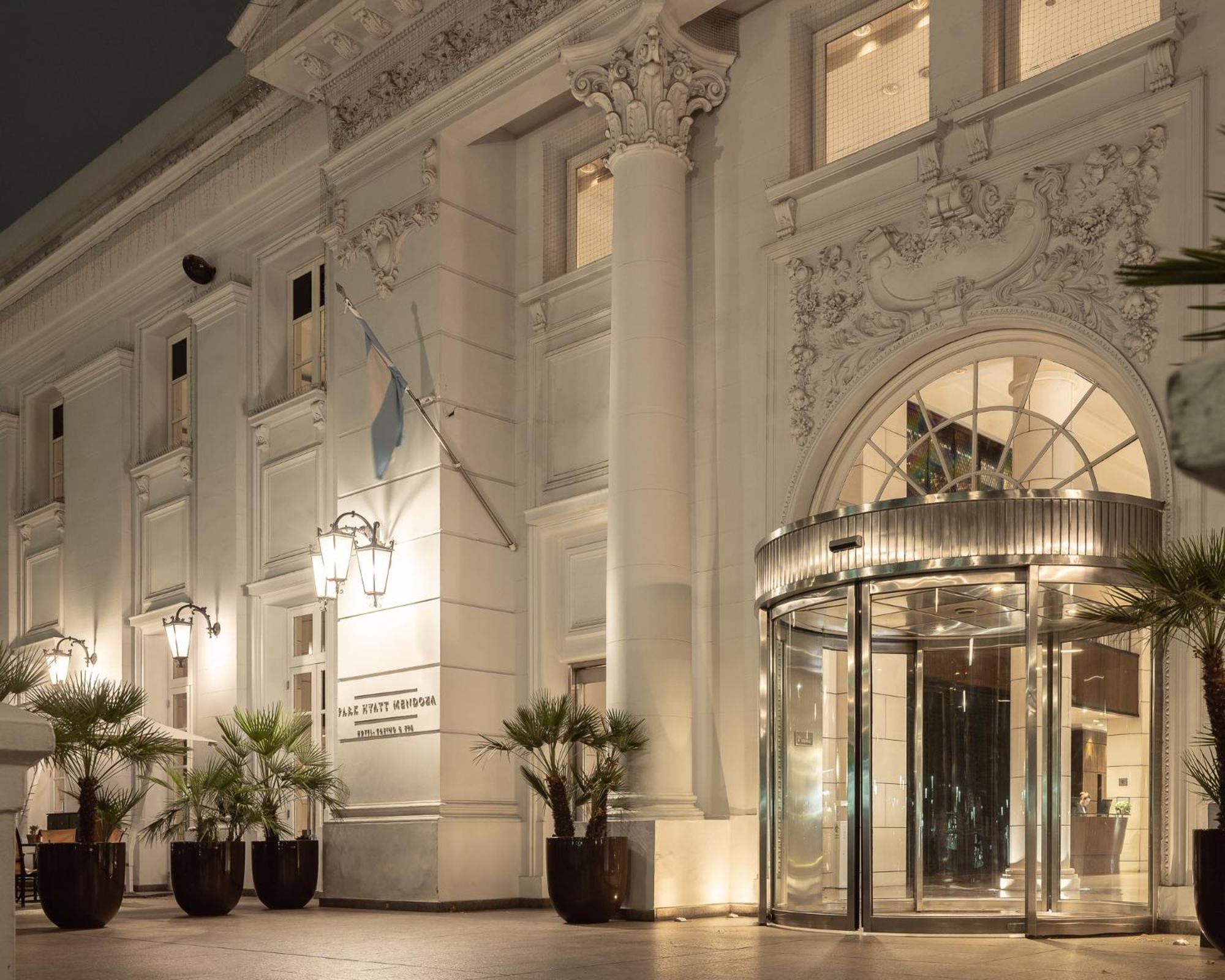 Park Hyatt Mendoza Hotel, Casino&Spa Kültér fotó Entrance of the hotel